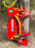 Der Naarva S35C ist ein leichter und kompakter Schubharvester, der für eine einfache Installation und Bedienung konzipiert wurde – ganz ohne Modifikationen an der Basismaschine. Traktor-Forstkräne und Bagger von 8–13 Tonnen